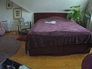 voyeurcam-julmodels-whitebed-6