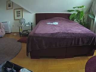 voyeurcam-julmodels-whitebed-6