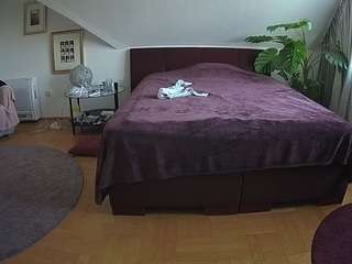 voyeurcam-julmodels-whitebed-6