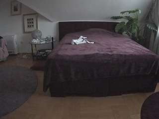 voyeurcam-julmodels-whitebed-6