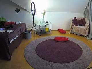 voyeurcam-julmodels-whitebed-6
