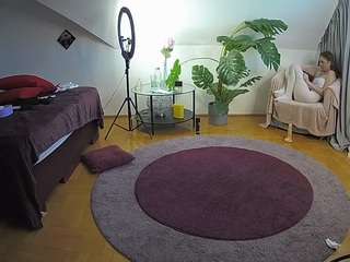 voyeurcam-julmodels-whitebed-6
