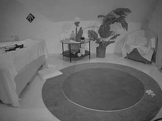 voyeurcam-julmodels-whitebed-6