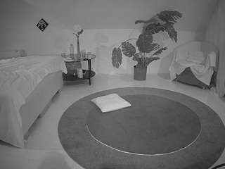 voyeurcam-julmodels-whitebed-6 - Cam en Direct