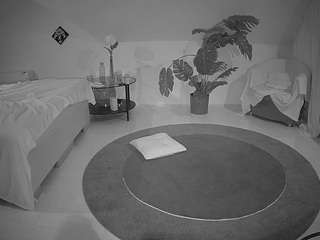 voyeurcam-julmodels-whitebed-6 - Cam en Direct