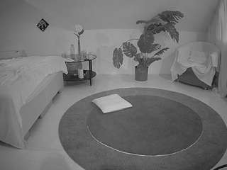 voyeurcam-julmodels-whitebed-6 - Live Cam