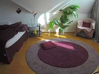 voyeurcam-julmodels-whitebed-6 Modèle Webcam Profil
