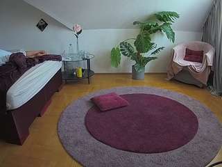voyeurcam-julmodels-whitebed-6 Webcam Model Profile