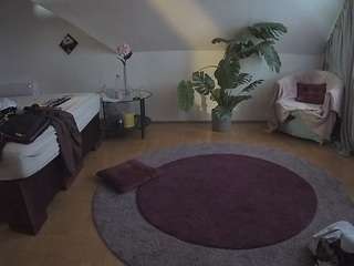 voyeurcam-julmodels-whitebed-6