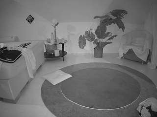 voyeurcam-julmodels-whitebed-6