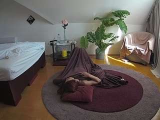 voyeurcam-julmodels-whitebed-6