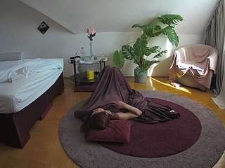 voyeurcam-julmodels-whitebed-6