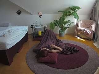 voyeurcam-julmodels-whitebed-6