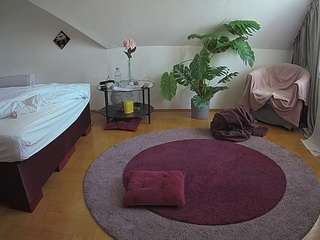 voyeurcam-julmodels-whitebed-6
