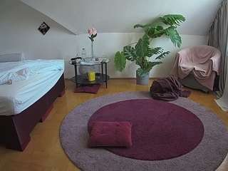 voyeurcam-julmodels-whitebed-6