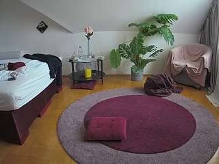 voyeurcam-julmodels-whitebed-6