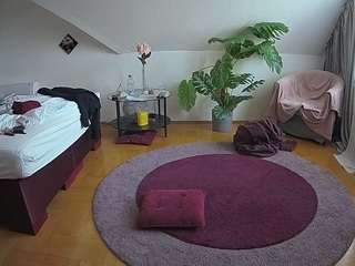 voyeurcam-julmodels-whitebed-6
