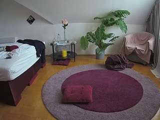 voyeurcam-julmodels-whitebed-6