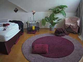 voyeurcam-julmodels-whitebed-6