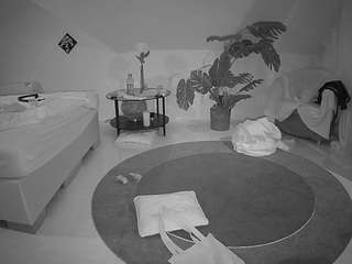 voyeurcam-julmodels-whitebed-6