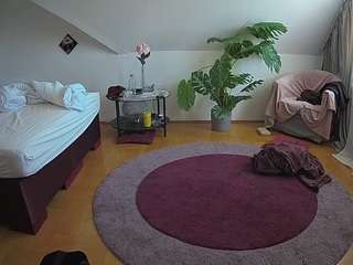 voyeurcam-julmodels-whitebed-6