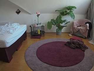  voyeurcam-julmodels-whitebed-6 chat room