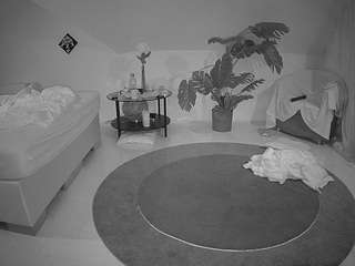 voyeurcam-julmodels-whitebed-6 webcam model