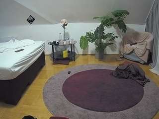 voyeurcam-julmodels-whitebed-6