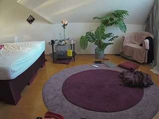 voyeurcam-julmodels-whitebed-6