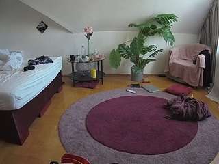 voyeurcam-julmodels-whitebed-6