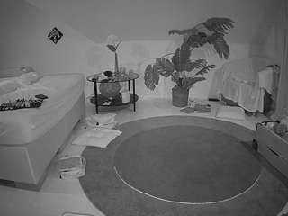 voyeurcam-julmodels-whitebed-6