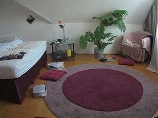 voyeurcam-julmodels-whitebed-6