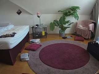 voyeurcam-julmodels-whitebed-6