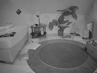 voyeurcam-julmodels-whitebed-6