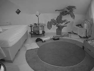 voyeurcam-julmodels-whitebed-6 webcam model