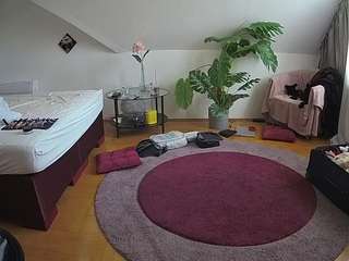 voyeurcam-julmodels-whitebed-6