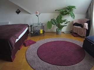 voyeurcam-julmodels-whitebed-6