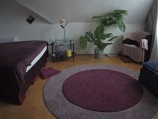voyeurcam-julmodels-whitebed-6