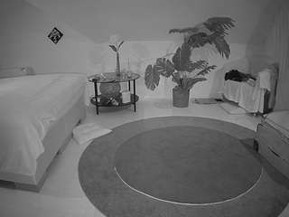 voyeurcam-julmodels-whitebed-6