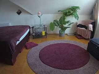 voyeurcam-julmodels-whitebed-6 camsoda