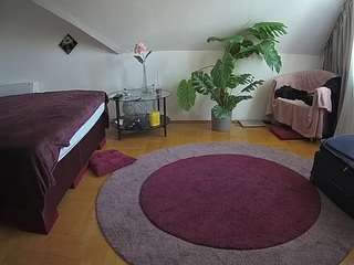 voyeurcam-julmodels-whitebed-6 camsoda