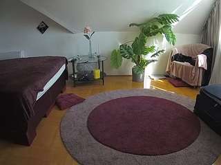 voyeurcam-julmodels-whitebed-6 camsoda