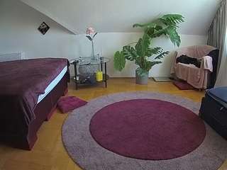 voyeurcam-julmodels-whitebed-6 camsoda