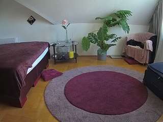 voyeurcam-julmodels-whitebed-6 camsoda