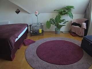 voyeurcam-julmodels-whitebed-6 camsoda