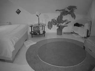 voyeurcam-julmodels-whitebed-6 camsoda