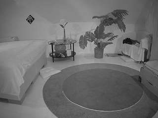 voyeurcam-julmodels-whitebed-6 camsoda