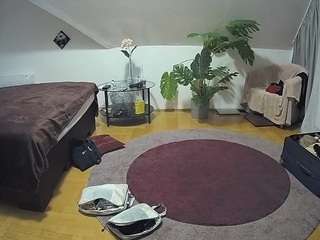 voyeurcam-julmodels-whitebed-6 camsoda