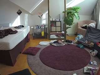 voyeurcam-julmodels-whitebed-6