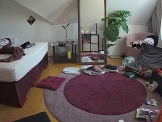 voyeurcam-julmodels-whitebed-6